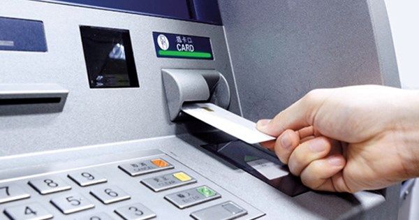 Cẩn thận khi rút tiền tại máy ATM công cộng - Money24h