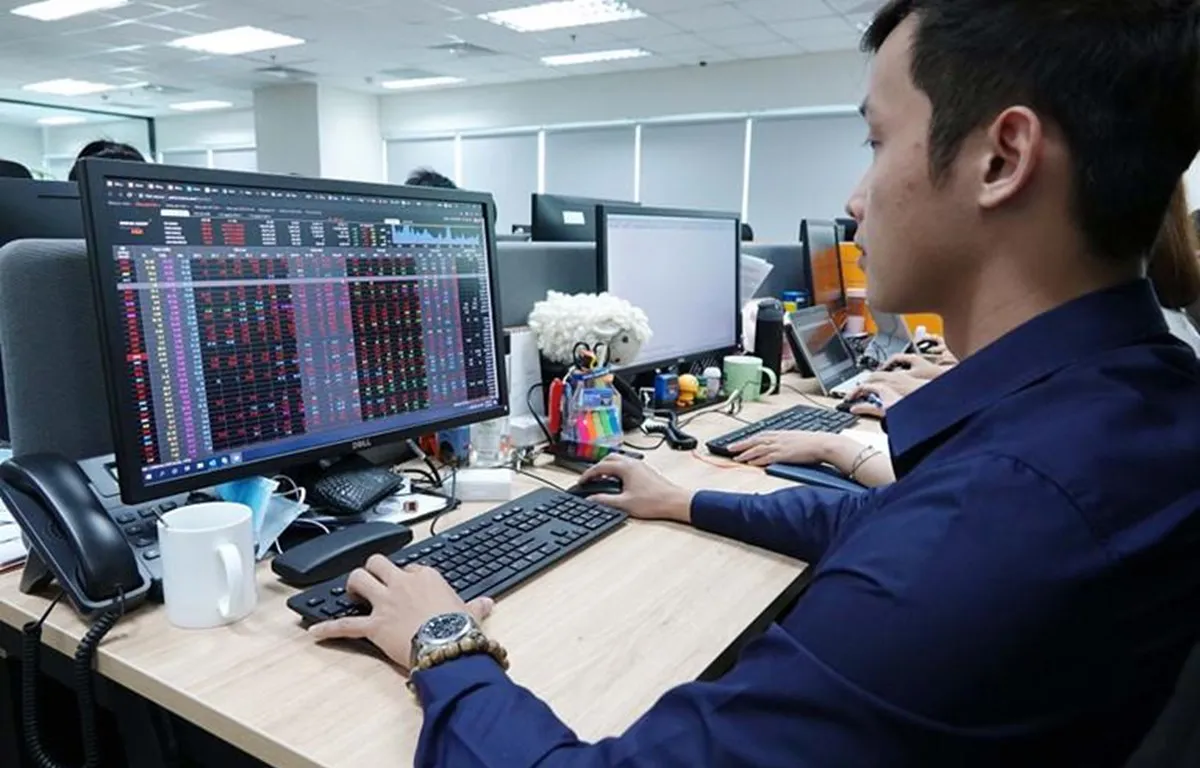 Đầu tư 100 triệu vào chứng khoán, NÊN hay KHÔNG?