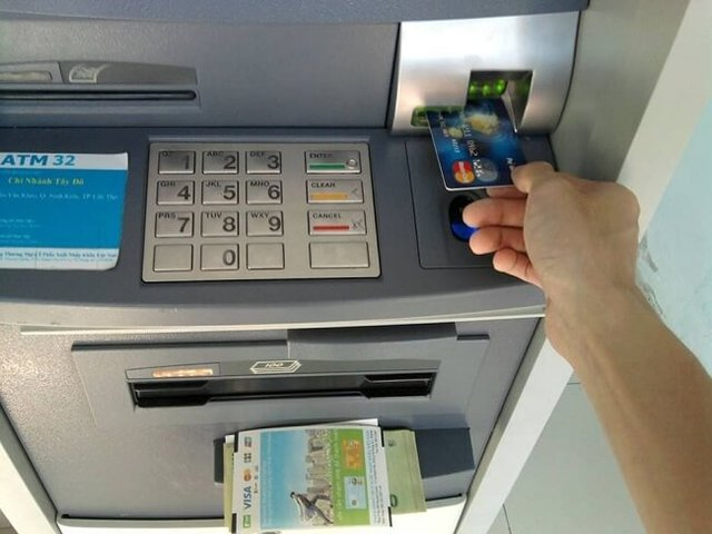 Cách rút tiền thẻ ATM