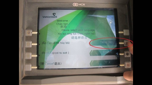 Cách rút tiền thẻ ATM Vietcombank