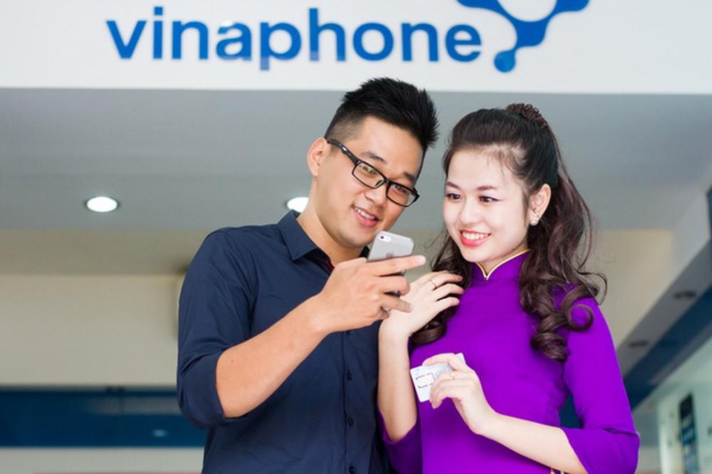 Gọi điện đến tổng đài của Vinaphone để được hướng dẫn hủy các dịch vụ (Nguồn: baomoi.com)
