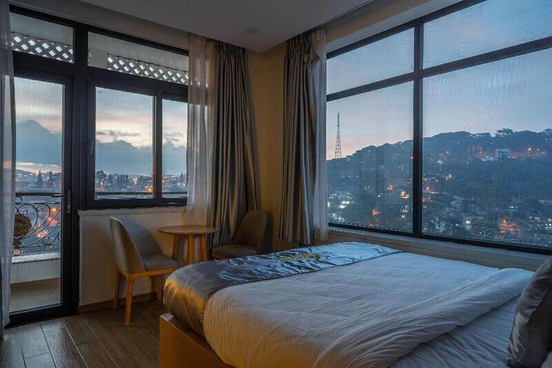 Khách sạn Gold View