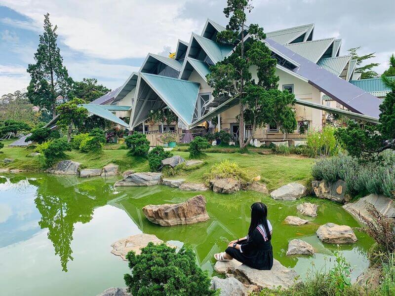 Khung cảnh nên thơ của khu du lịch Lá Phong