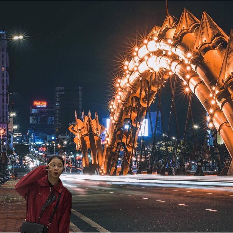 Rất nhiều du khách đã đến cầu Rồng để check in