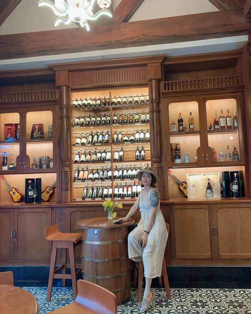 Check in hầm rượu Debay