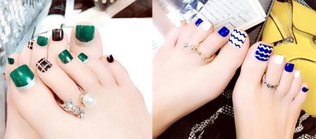 Mẫu nail chân màu xanh