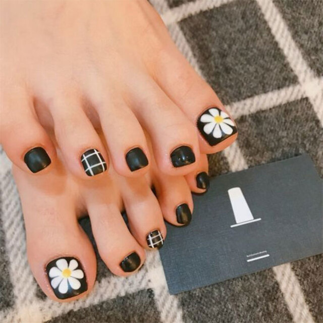 Mẫu nail chân đẹp bông cúc