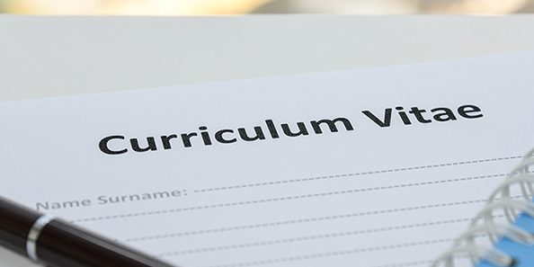 Mẫu CV xin việc viết tay vẫn là cách thức được nhiều nhà tuyển dụng yêu cầu ứng viên phải chuẩn bị