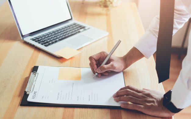 Hình thức gọn gàng và sạch sẽ là điều quan trọng bạn cần đảm bảo khi thiết kế mẫu CV xin việc viết tay