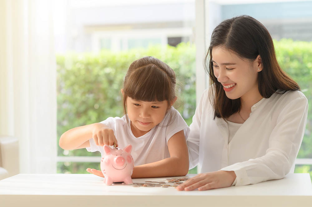 Dạy con cùng tiết kiệm để tạo ra sự đồng lòng tuân thủ theo kế hoạch chi tiêu, đảm bảo tiết kiệm tiền hiệu quả