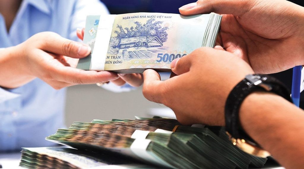 Hạn chế việc vay mượn nguồn tiền từ bên ngoài là một cách tiết kiệm tiền mà bạn nên tham khảo