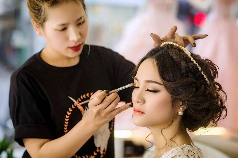 Make up tại nhà giúp bạn thỏa mãn đam mê làm đẹp và kiếm tiền nhanh chóng