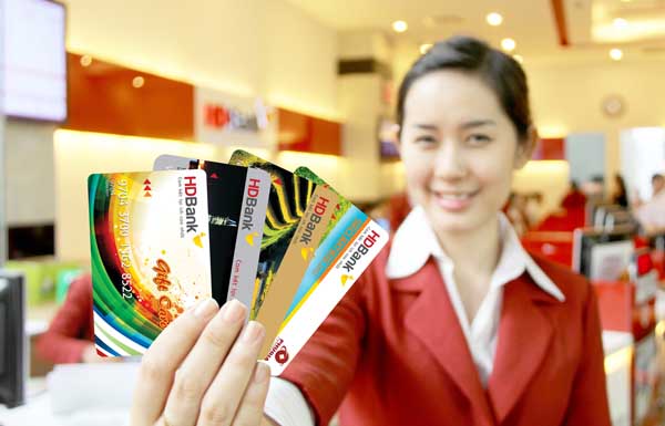 Biểu phí dịch vụ thẻ HDBank gồm thẻ ghi nợ; thẻ tín dụng