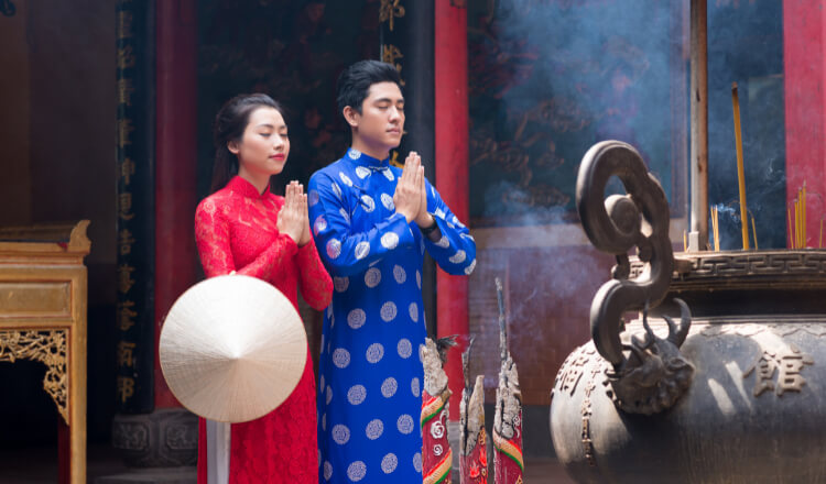 Đi lễ chùa cầu may mắn đầu năm