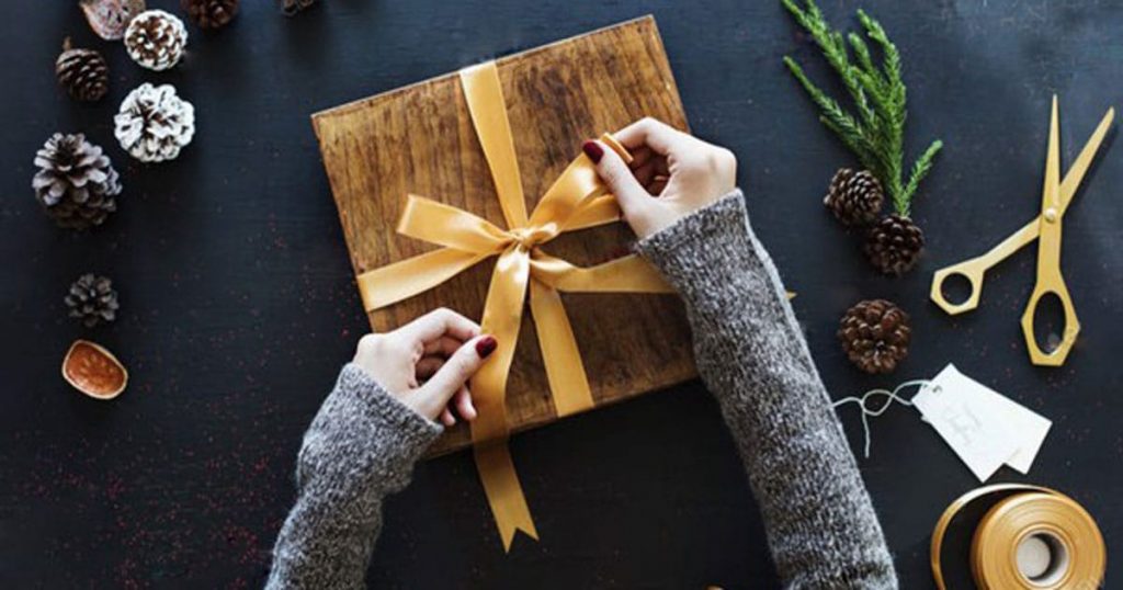 Tạo thu nhập bằng cách bán đồ lưu niệm, quà tặng và đồ handmade