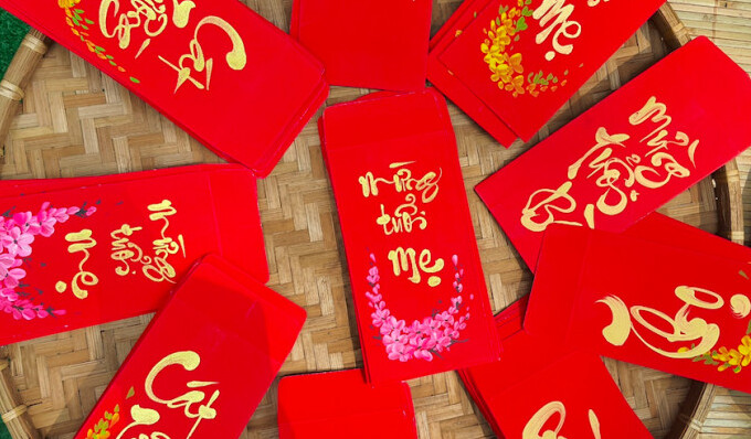 Bao lì xì màu sắc thể hiện sự may mắn cho người nhận trong năm mới
