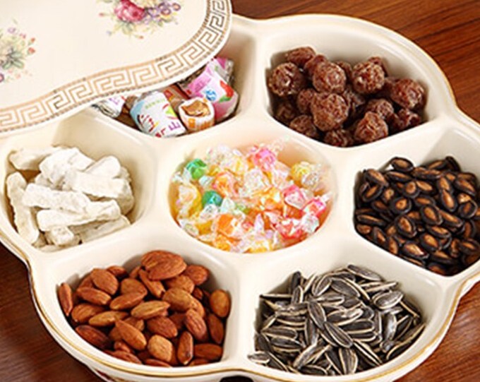 mua gì ngày Tết - Bánh kẹo, trà, mứt tạo hương vị ngày Tết