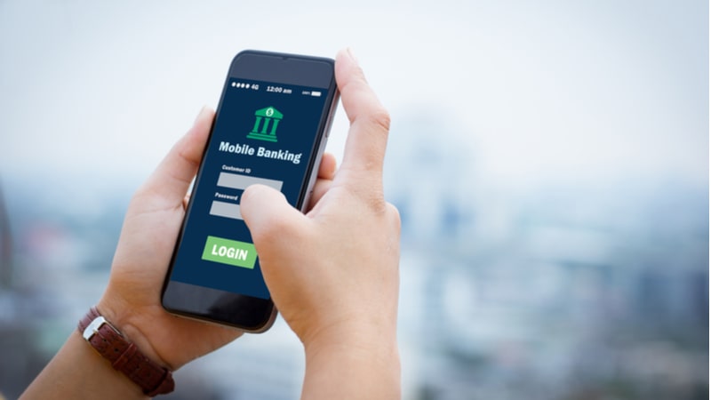 Mobile Banking cho phép bạn truy cập ngân hàng 24/7