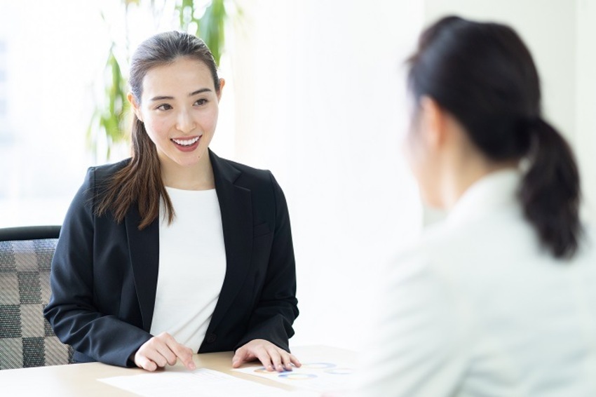 Nếu bạn có kiến thức hay kinh nghiệm chuyên sâu về một lĩnh vực nào đó,  bạn có thể khởi nghiệp bằng một dịch vụ tư vấn dành cho những ai quan tâm đến lĩnh vực đó.
