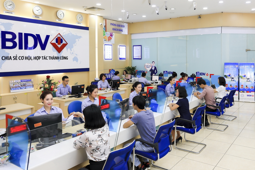 Cách kích hoạt thẻ BIDV trực tiếp. Bước 1: Khách hàng đến chi nhánh hoặc đơn vị giao dịch của BIDV