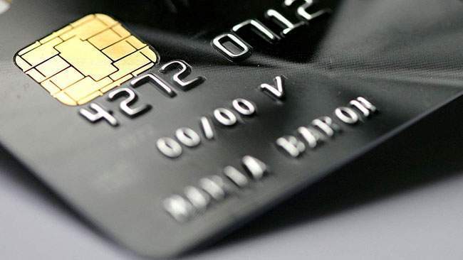 Thẻ ATM gắn chip để lưu trữ và mã hóa thông tin