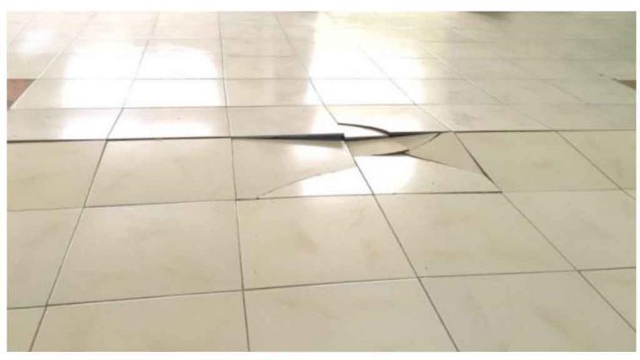 gạch lát nền bị lỗi